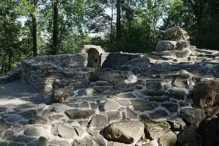 Hünenberg castle ruin