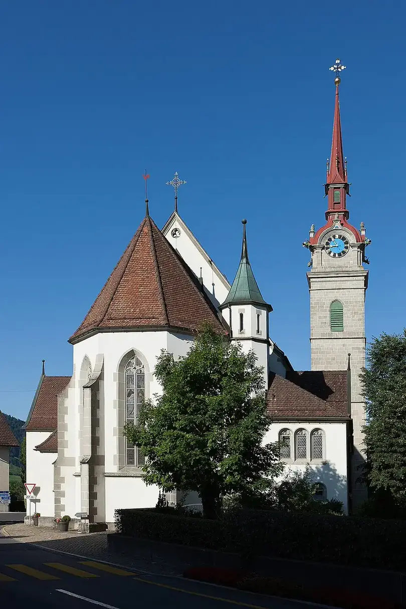 Kirche St. Peter und Paul mit Beinhaus